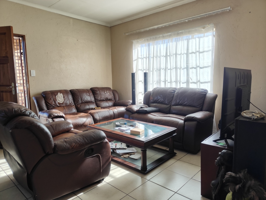 2 Bedroom Property for Sale in Waterval East North West